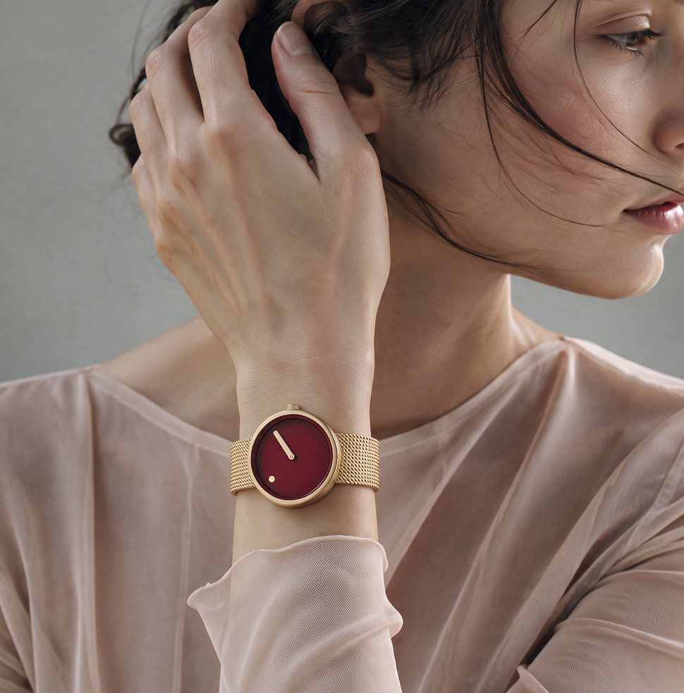 34 mm / シナモンレッド ダイヤル / マットゴールド メッシュベルト